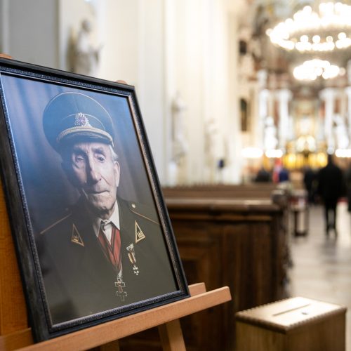 Atsisveikinimas su partizanu J. Jakavoniu-Tigru  © Žygimanto Gedvilos / „BNS Foto“ nuotr.