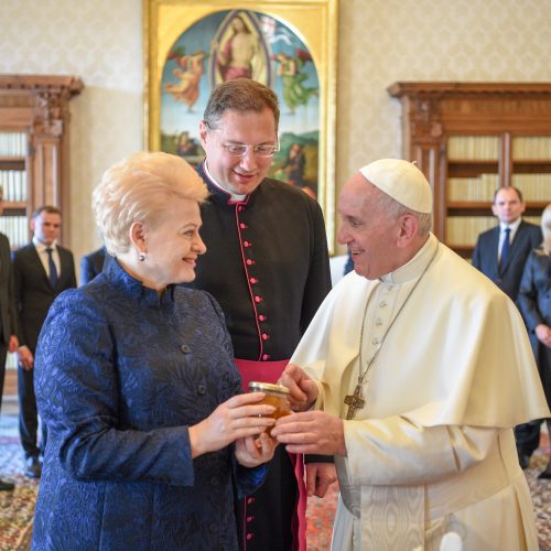 Prezidentė Vatikane susitiko su popiežiumi  © R. Dačkaus / Prezidentūros nuotr.