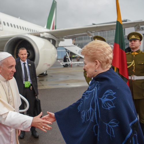 Popiežiaus lėktuvas nusileido Vilniuje  © Prezidento kanceliarijos, I Gelūno / BFL nuotr.