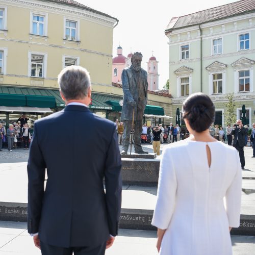 G. Nausėda apsilankė prie J. Basanavičiaus paminklo  © G. Skaraitienės / Fotobanko, R. Dačkaus / Prezidentūros nuotr.