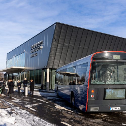 Elektrinio autobuso pristatymas Vilniaus oro uoste  © Ž. Gedvilos / BNS nuotr.