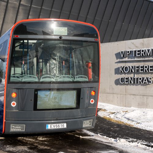 Elektrinio autobuso pristatymas Vilniaus oro uoste  © Ž. Gedvilos / BNS nuotr.