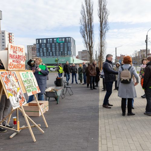 Piketas prieš karjerą Pakarklės miške  © Aurimo Barkausko nuotr.