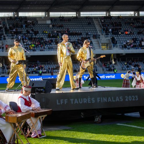  Pasaulio futbolo legendų rungtynės su legendiniais Lietuvos futbolininkais  © T. Biliūno/BNS nuotr.