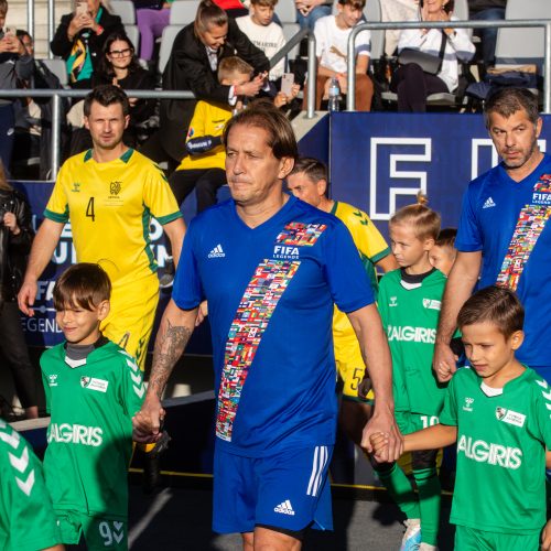  Pasaulio futbolo legendų rungtynės su legendiniais Lietuvos futbolininkais  © T. Biliūno/BNS nuotr.