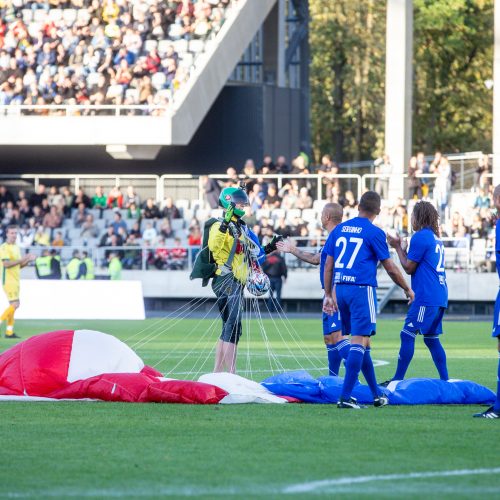  Pasaulio futbolo legendų rungtynės su legendiniais Lietuvos futbolininkais  © T. Biliūno/BNS nuotr.