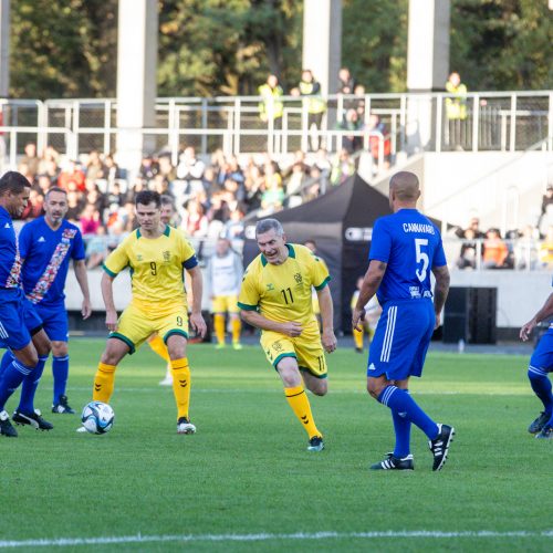  Pasaulio futbolo legendų rungtynės su legendiniais Lietuvos futbolininkais  © T. Biliūno/BNS nuotr.