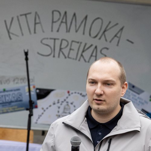 G. Jakštas susitiko su protestuojančiais mokytojais  © P. Peleckio / BNS nuotr.