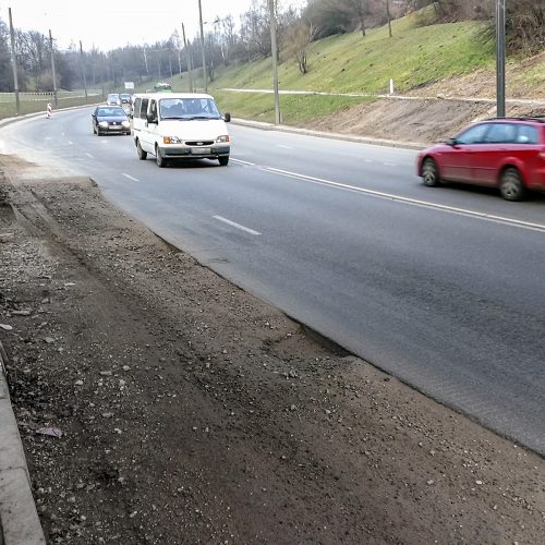 Netvarkomas pavojingas gatvės ruožas Petrašiūnuose  © Evaldo Šemioto nuotr.