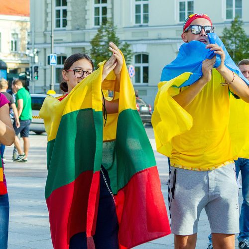 Vilnių užplūdo Ukrainos futbolo fanai  © Evaldo Šemioto nuotr.