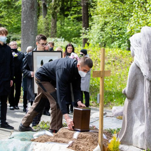 Į amžinojo poilsio vietą išlydėta R. Kmieliauskaitė  © I. Gelūno / Fotobanko nuotr.