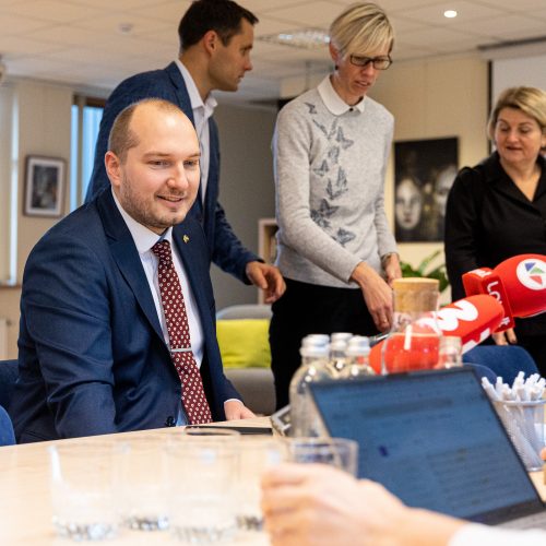 Švietimo darbuotojų profesinės sąjungos atstovų ir ministro susitikimas  © P. Peleckio / BNS nuotr.