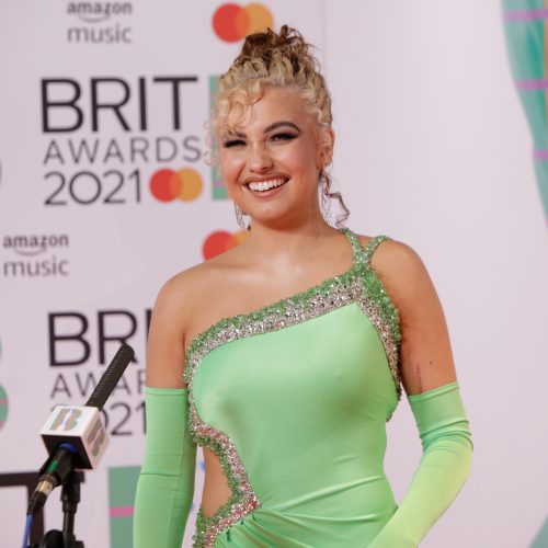 Per „Brit Awards“ ceremoniją už „Metų albumą“ pagerbta Dua Lipa  © Scanpix nuotr.