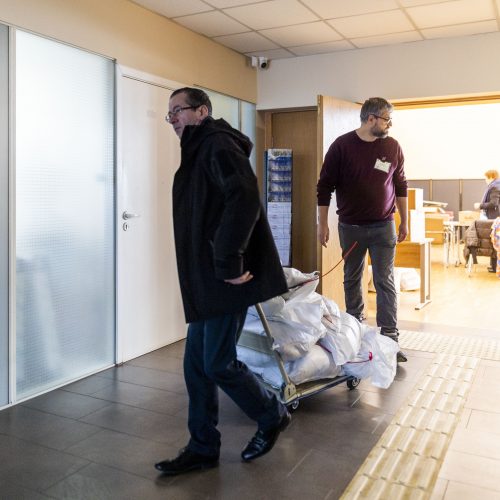 Skandalas Vilniaus rajono savivaldybėje: neleidžiama išvežti biuletenių