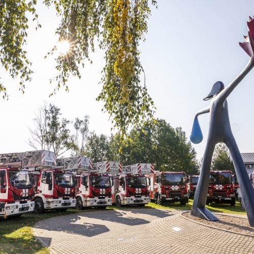Priešgaisrinėms gelbėjimo tarnyboms perduoti 47 automobiliai