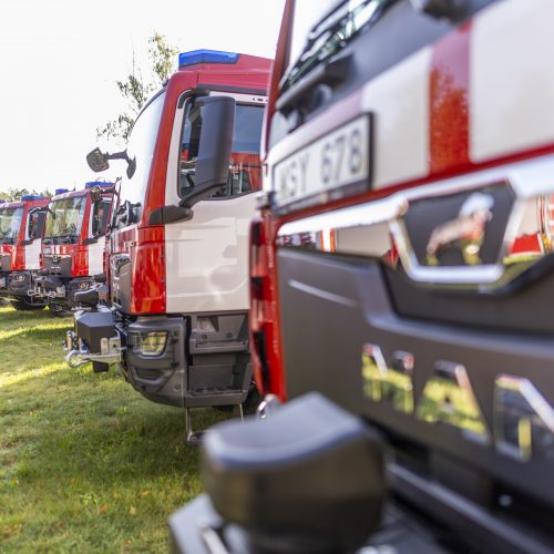Priešgaisrinėms gelbėjimo tarnyboms perduoti 47 automobiliai  © I. Gelūno / BNS nuotr.