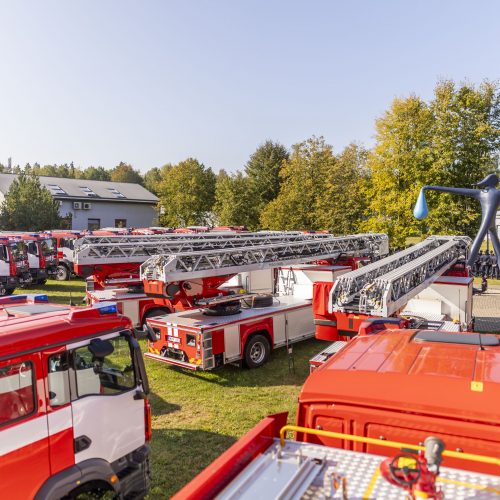 Priešgaisrinėms gelbėjimo tarnyboms perduoti 47 automobiliai  © I. Gelūno / BNS nuotr.