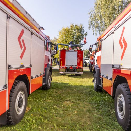 Priešgaisrinėms gelbėjimo tarnyboms perduoti 47 automobiliai  © I. Gelūno / BNS nuotr.