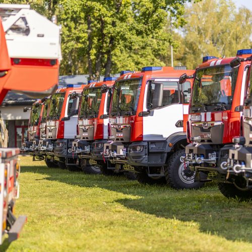 Priešgaisrinėms gelbėjimo tarnyboms perduoti 47 automobiliai  © I. Gelūno / BNS nuotr.