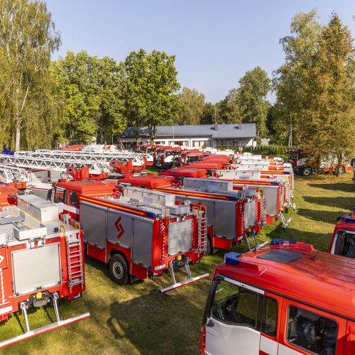 Priešgaisrinėms gelbėjimo tarnyboms perduoti 47 automobiliai  © I. Gelūno / BNS nuotr.