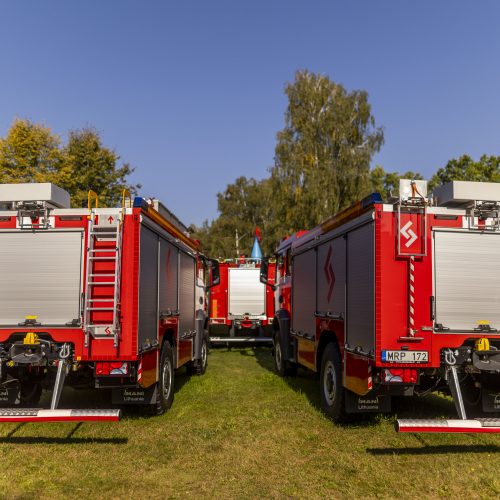 Priešgaisrinėms gelbėjimo tarnyboms perduoti 47 automobiliai  © I. Gelūno / BNS nuotr.