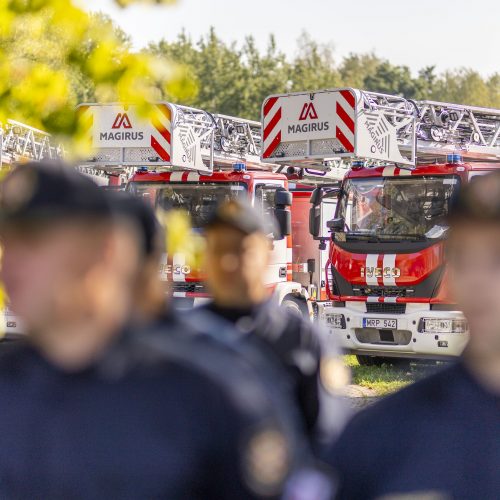 Priešgaisrinėms gelbėjimo tarnyboms perduoti 47 automobiliai  © I. Gelūno / BNS nuotr.