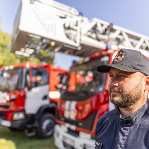 Priešgaisrinėms gelbėjimo tarnyboms perduoti 47 automobiliai  © I. Gelūno / BNS nuotr.