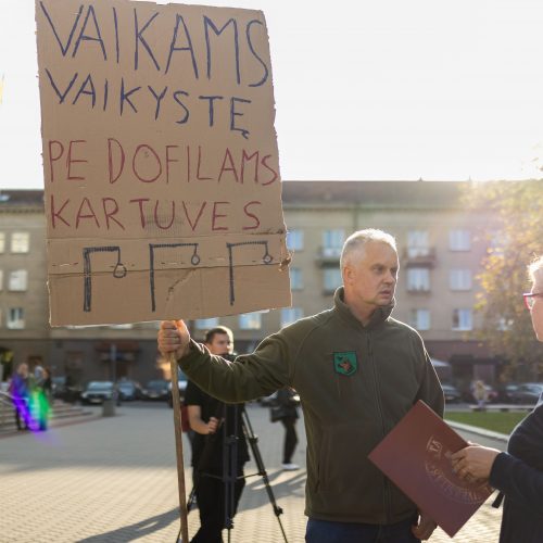 Protestas „Stabdykime gyvenimo įgūdžių ugdymo programą: NE ideologijai švietime!“  © S. Lisausko / BNS nuotr.