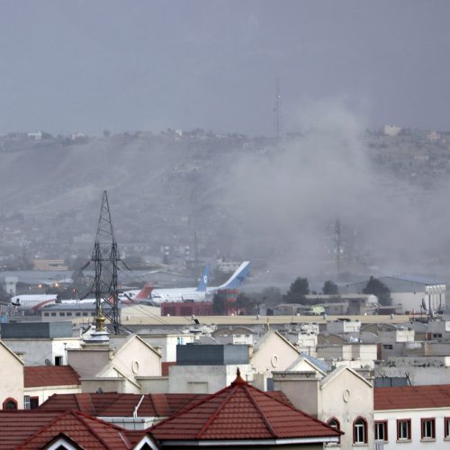 Prie Kabulo oro uosto driokstelėjo sprogimai  © 