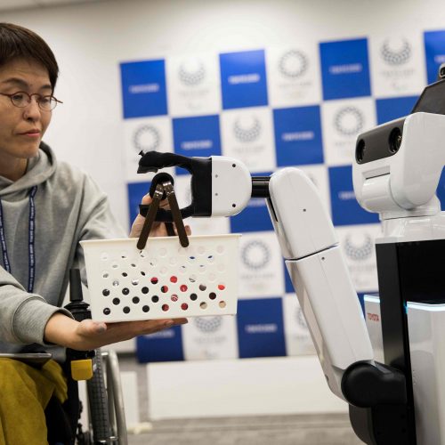 Tokijas pristatė robotus 2020-ųjų olimpiadai  © Scanpix nuotr.
