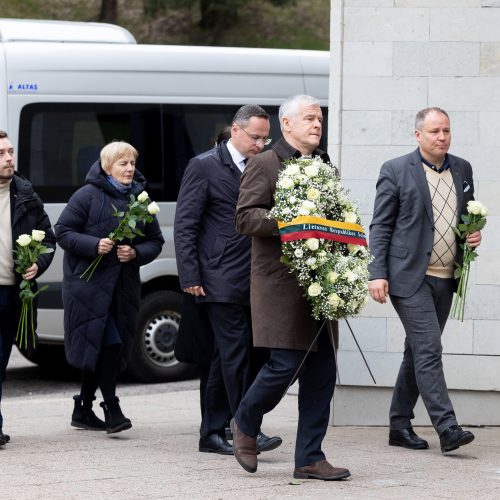 Vilniuje atsisveikinama su G. Kirkilu  © P. Peleckio, L. Balandžio / BNS nuotr.