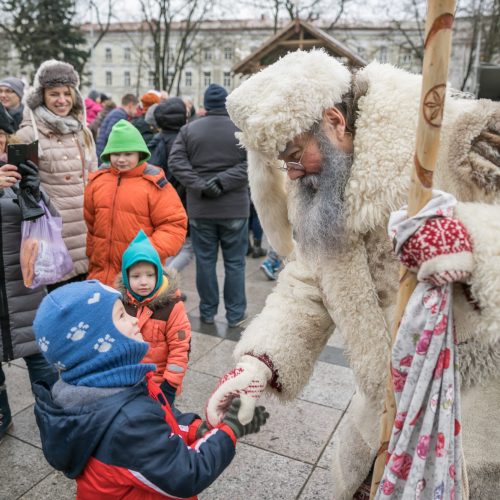 Sostinėje susirinko šeši Kalėdų Seneliai  © S. Žiūros nuotr.