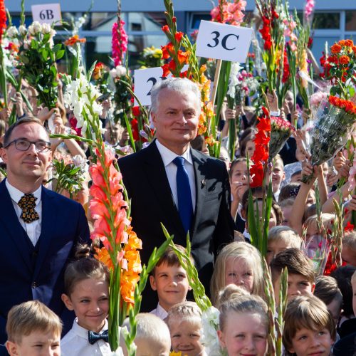 G. Nausėda apsilankė Vilniaus Jono Basanavičiaus progimnazijoje  © P. Peleckio / Fotobanko nuotr.