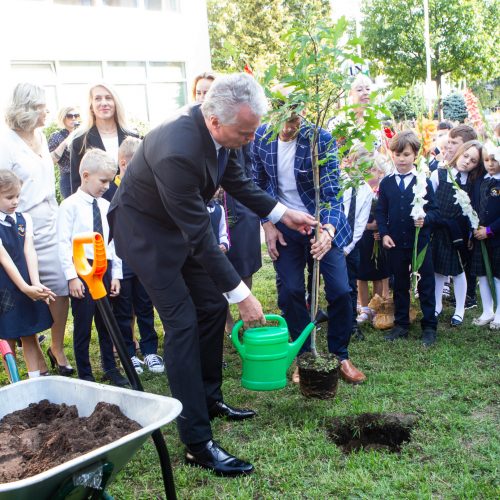 G. Nausėda apsilankė Vilniaus Jono Basanavičiaus progimnazijoje  © P. Peleckio / Fotobanko nuotr.