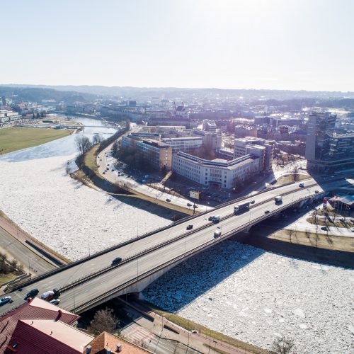 Neryje, ties Žvėrynu, susiformavo ledų sangrūdos  © I. Gelūno / Fotobanko nuotr.