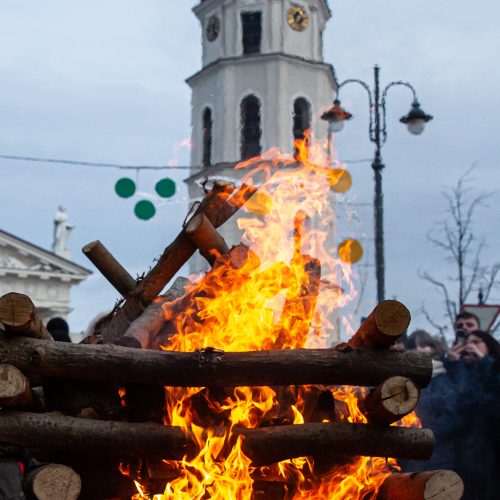 Gedimino prospekte suliepsnojo 30 Laisvės laužų  © G. Skaraitienės / Fotobanko nuotr.