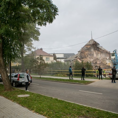 Žaliakalnyje toliau įžūliai naikinamas paveldo namas  © Vilmanto Raupelio nuotr.