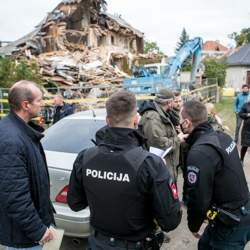 Žaliakalnyje toliau įžūliai naikinamas paveldo namas  © Vilmanto Raupelio nuotr.