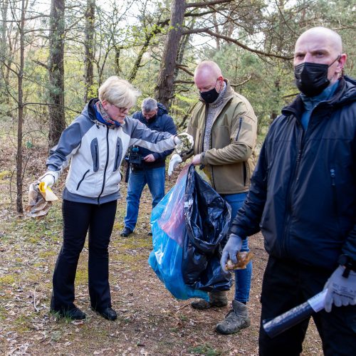 Premjerė dalyvavo aplinkos tvarkymo akcijoje „Darom 2021“  © I. Gelūno / Fotobanko nuotr.