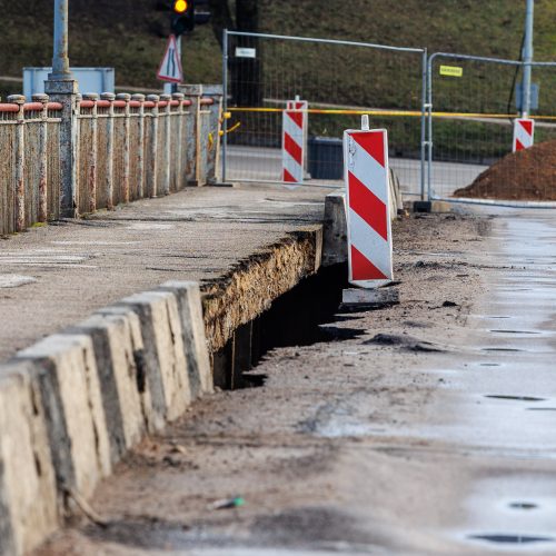 Kėdainiuose įgriuvo tiltas  © T. Biliūno, E. Ovčarenko/BNS nuotr.