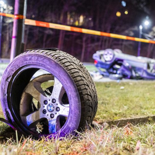Vilniuje apsivertė girto vairuotojo „BMW X5“  © I. Gelūno/BNS nuotr.