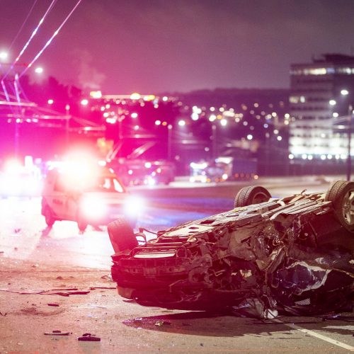 Vilniuje apsivertė girto vairuotojo „BMW X5“  © I. Gelūno/BNS nuotr.