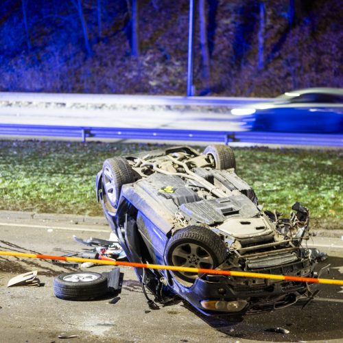 Vilniuje apsivertė girto vairuotojo „BMW X5“  © I. Gelūno/BNS nuotr.