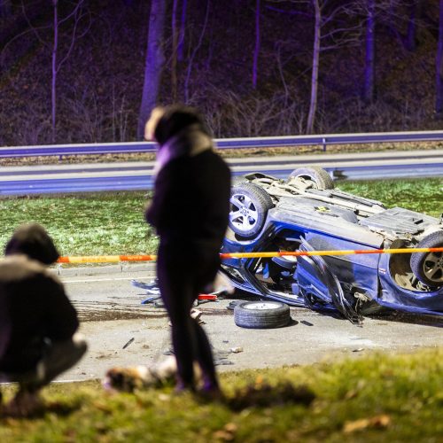 Vilniuje apsivertė girto vairuotojo „BMW X5“  © I. Gelūno/BNS nuotr.