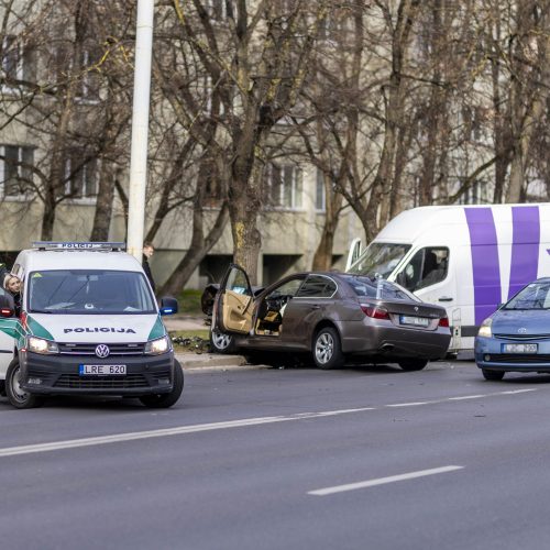 BMW ir „Venipak“ mikroautobuso avarija Vilniuje  © I. Gelūno/BNS nuotr.