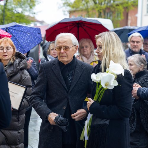 Atsisveikinimas su primadona D. Dirginčiūte-Tamuliene  © Regimanto Zakšensko, Aurimo Barkausko nuotr.