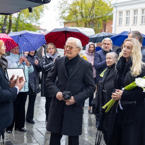 Atsisveikinimas su primadona D. Dirginčiūte-Tamuliene  © Regimanto Zakšensko, Aurimo Barkausko nuotr.