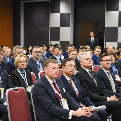 Prezidentas atidarė Lietuvos-Japonijos verslo forumą  © LR Prezidentūros/R. Dačkaus nuotr.