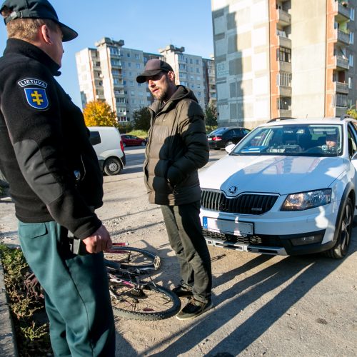 Reidas Kaune su nežymėtu policijos automobiliu  © Vilmanto Raupelio nuotr.