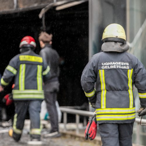 Kaune degė verslo centro „Capital“ pastatas  © Justinos Lasauskaitės nuotr.